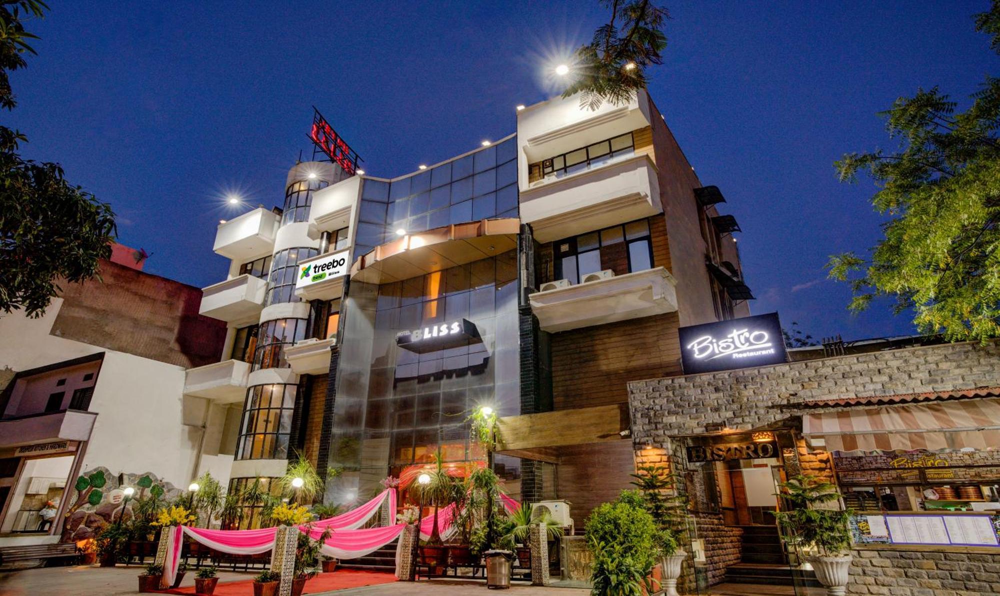 Treebo Bliss Hotel Jaipur Buitenkant foto