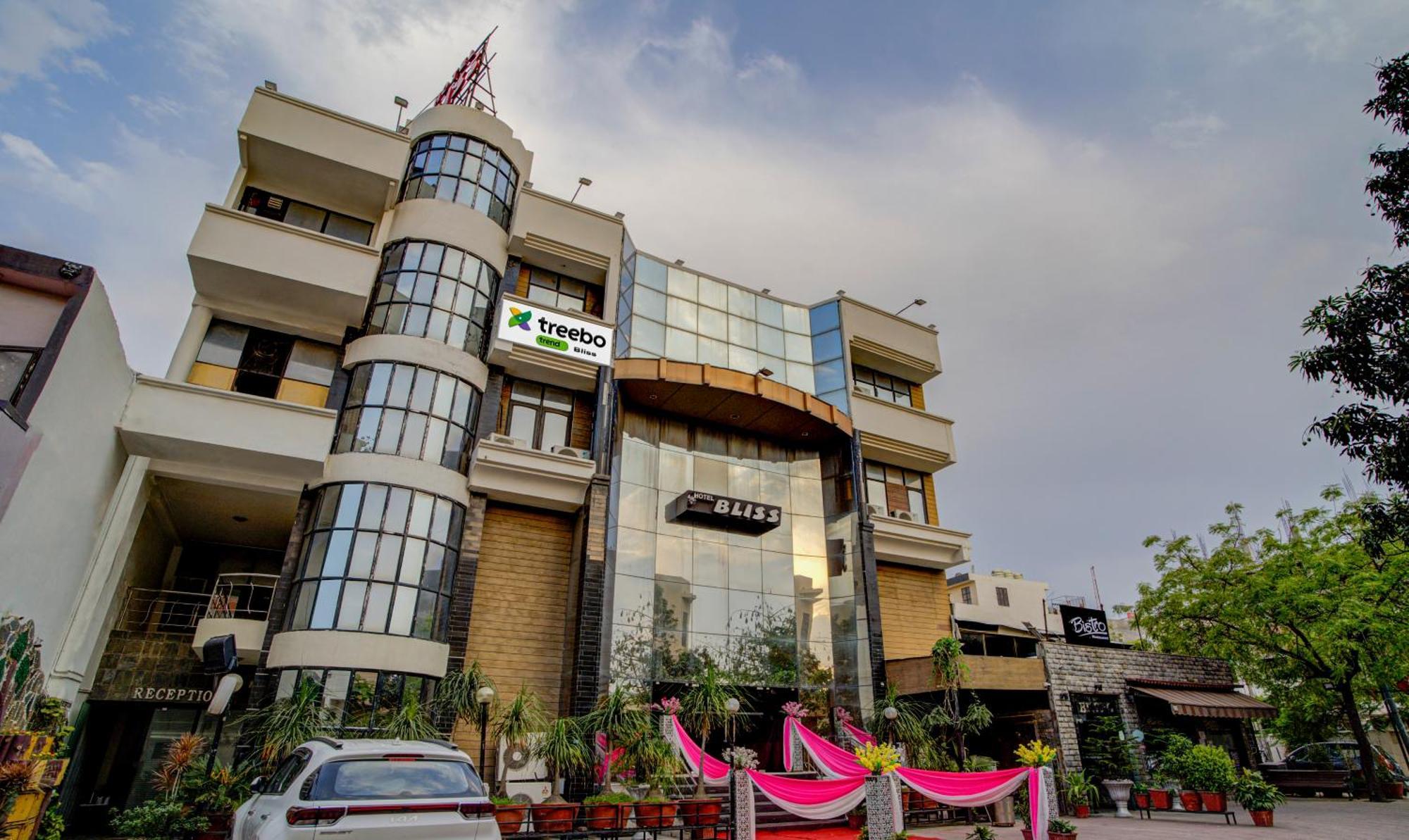 Treebo Bliss Hotel Jaipur Buitenkant foto