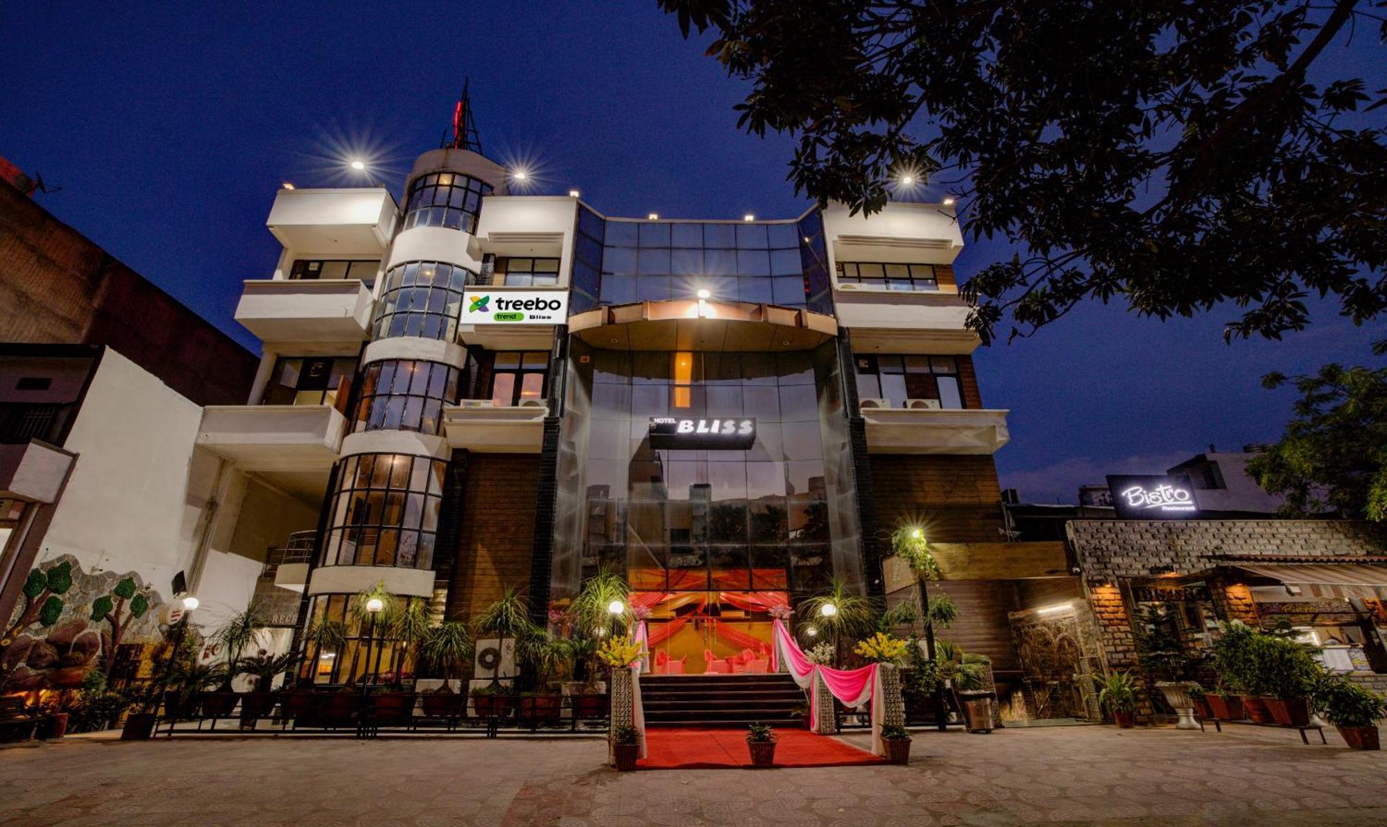 Treebo Bliss Hotel Jaipur Buitenkant foto